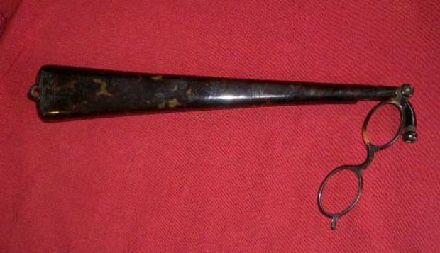 Combined lorgnette and ear trumpet