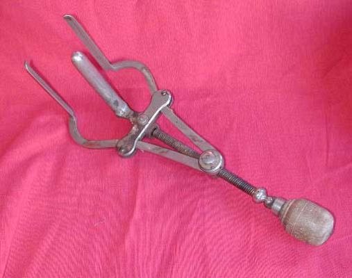 tri-blade speculum