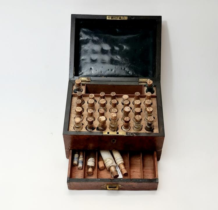 Antique Medicine Chest | CURIOUS SCIENCE