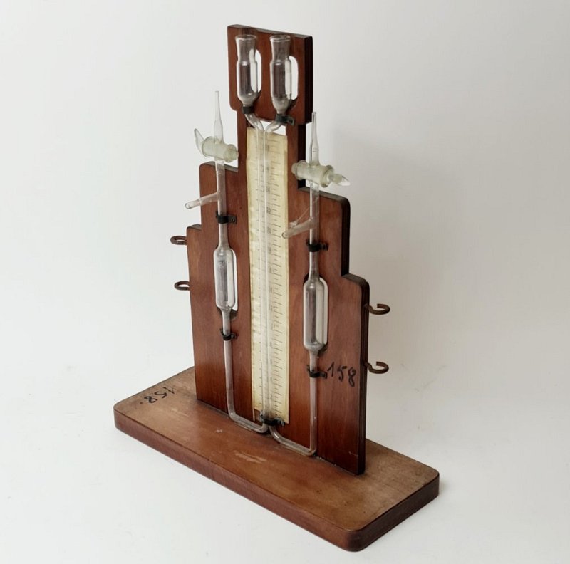 Period Manometer